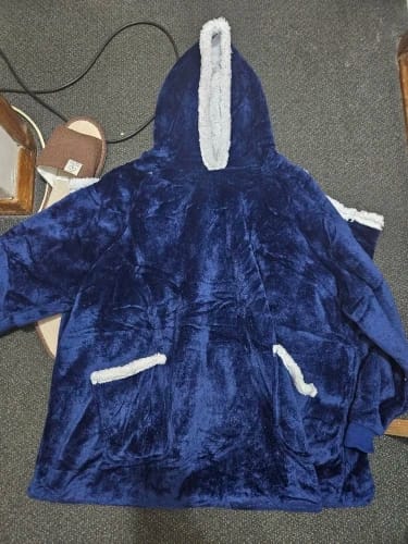 Customer photo review of Oversize Flanell-Deckenhoodie –  Tragbare Kuscheldecke mit Ärmeln & Kapuze
