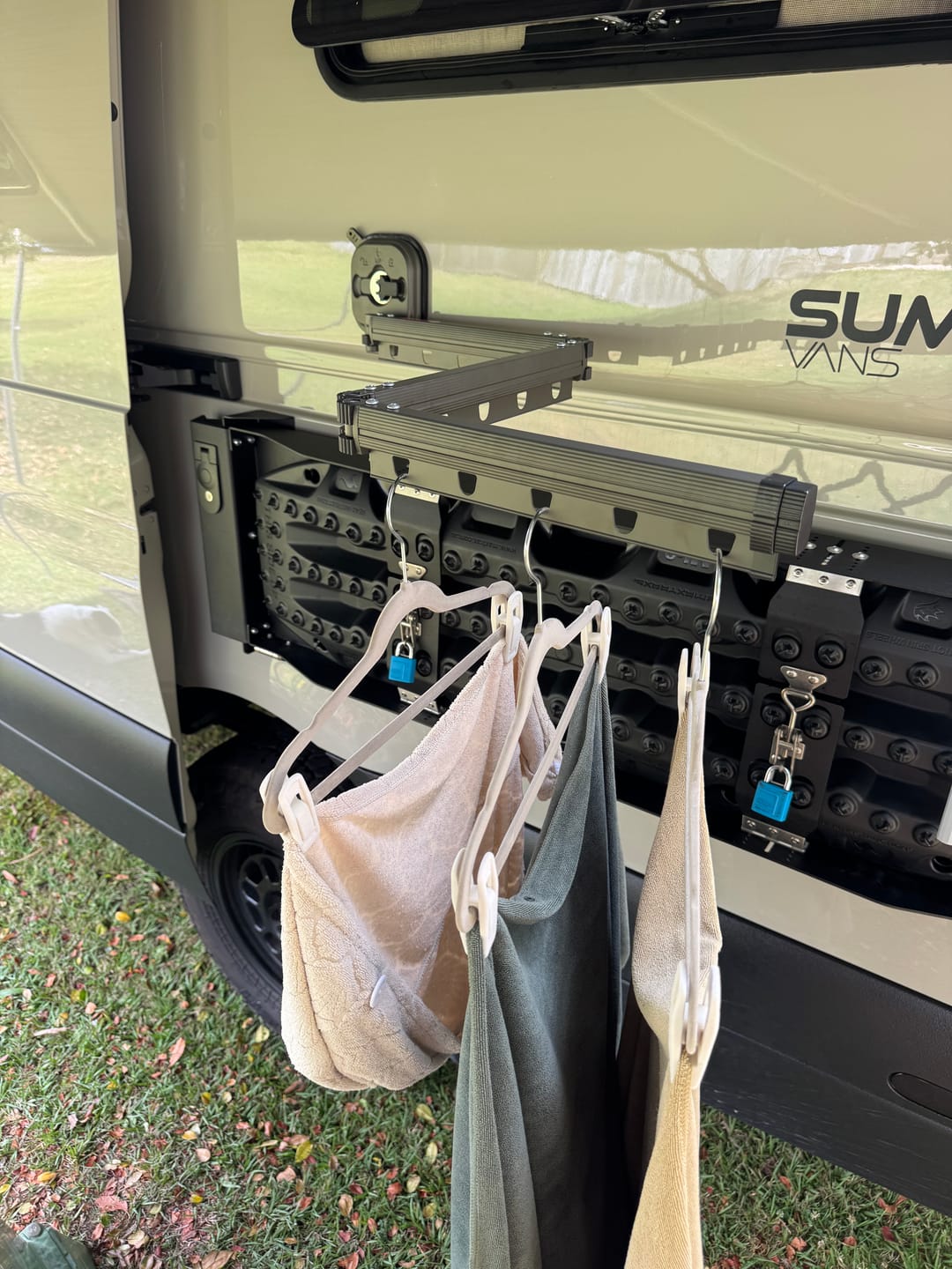 Customer photo review of Flowi™ Suction Clothes Hanger