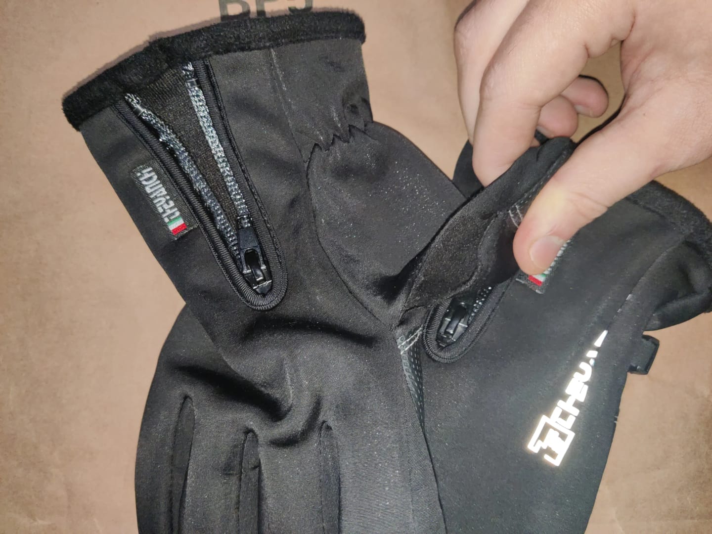 Customer photo review of Naturwide Winter Gloves – Waterproof, Windproof & Touchscreen-Compatible