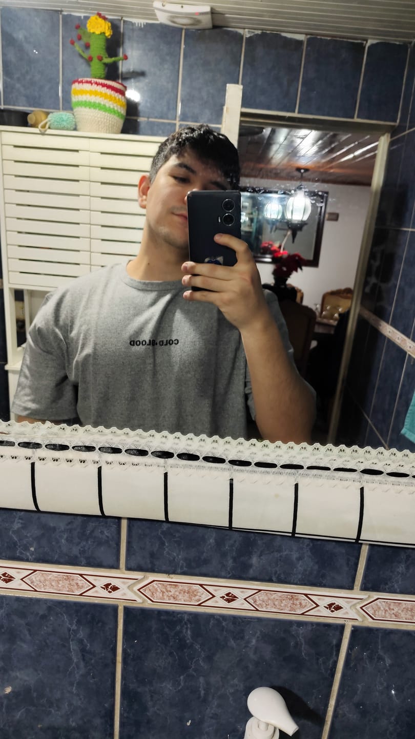 Customer photo review of POLERA BASIC BLACK & BLACK