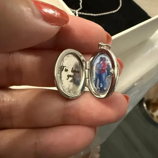 Customer photo review of Personalized Oval Locket Necklace with Photo
