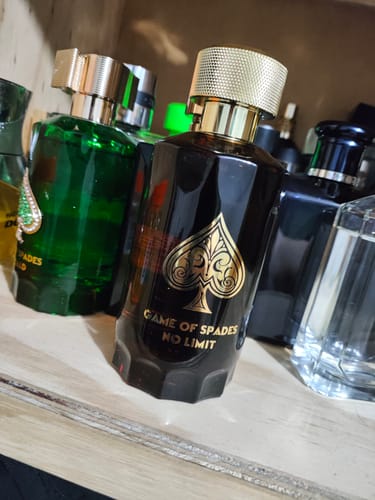 Reseña con foto de un cliente sobre Perfume Unisex Game of spade No Limit 100ml EDP