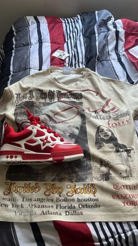 Customer photo review of Vale Forever Valley Tour Tee Sade Cream