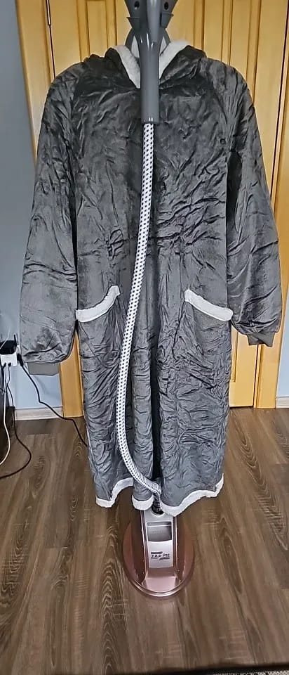 Customer photo review of Oversize Flanell-Deckenhoodie –  Tragbare Kuscheldecke mit Ärmeln & Kapuze