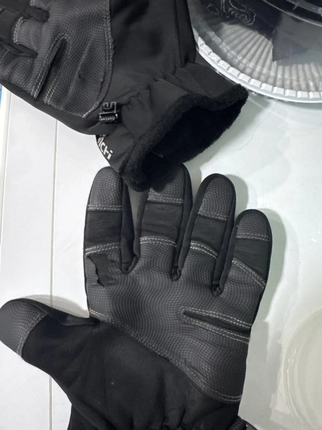 Customer photo review of Naturwide Winter Gloves – Waterproof, Windproof & Touchscreen-Compatible