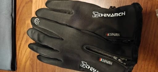 Customer photo review of Naturwide Winter Gloves – Waterproof, Windproof & Touchscreen-Compatible