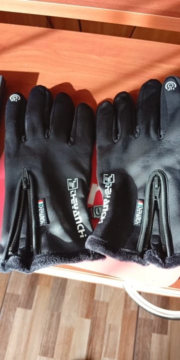 Customer photo review of Naturwide Winter Gloves – Waterproof, Windproof & Touchscreen-Compatible