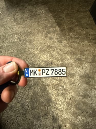 Customer photo review of Kennzeichen Schlüsselanhänger Mini Nummernschild Metall