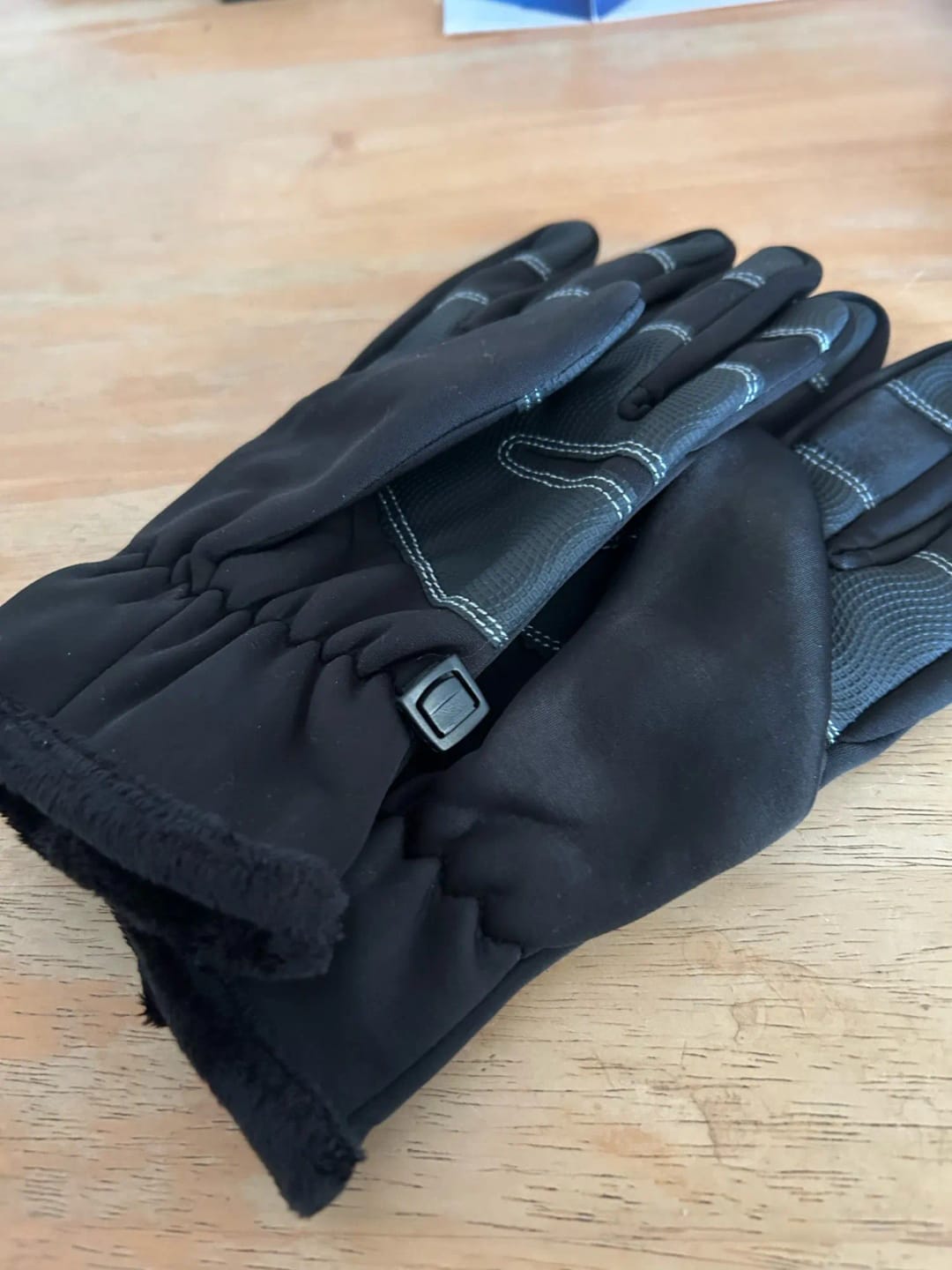 Customer photo review of Naturwide Winter Gloves – Waterproof, Windproof & Touchscreen-Compatible
