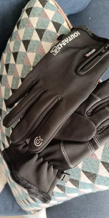 Customer photo review of Naturwide Winter Gloves – Waterproof, Windproof & Touchscreen-Compatible