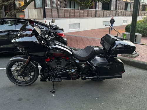 Customer photo review of HR3 Razor Chopped Pack Trunk Backrest Passenger Backrest Pad Bullet For Harley Touring CVO Road Glide Street Glide Road King, 2014-2023