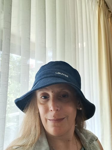 Reseña con foto de un cliente sobre Sombrero Denim Street