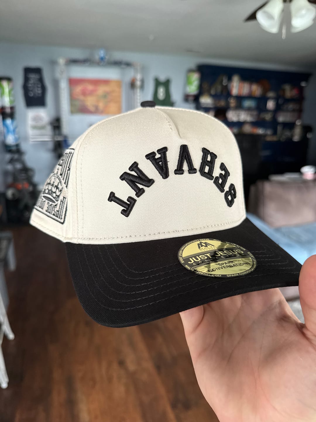 Customer photo review of ‘SERVANT’ Premium SnapBack - Cream/Black