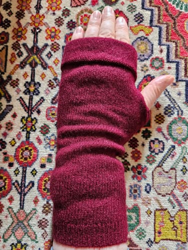 Customer photo review of Mahogany Red Fingerless Gloves
