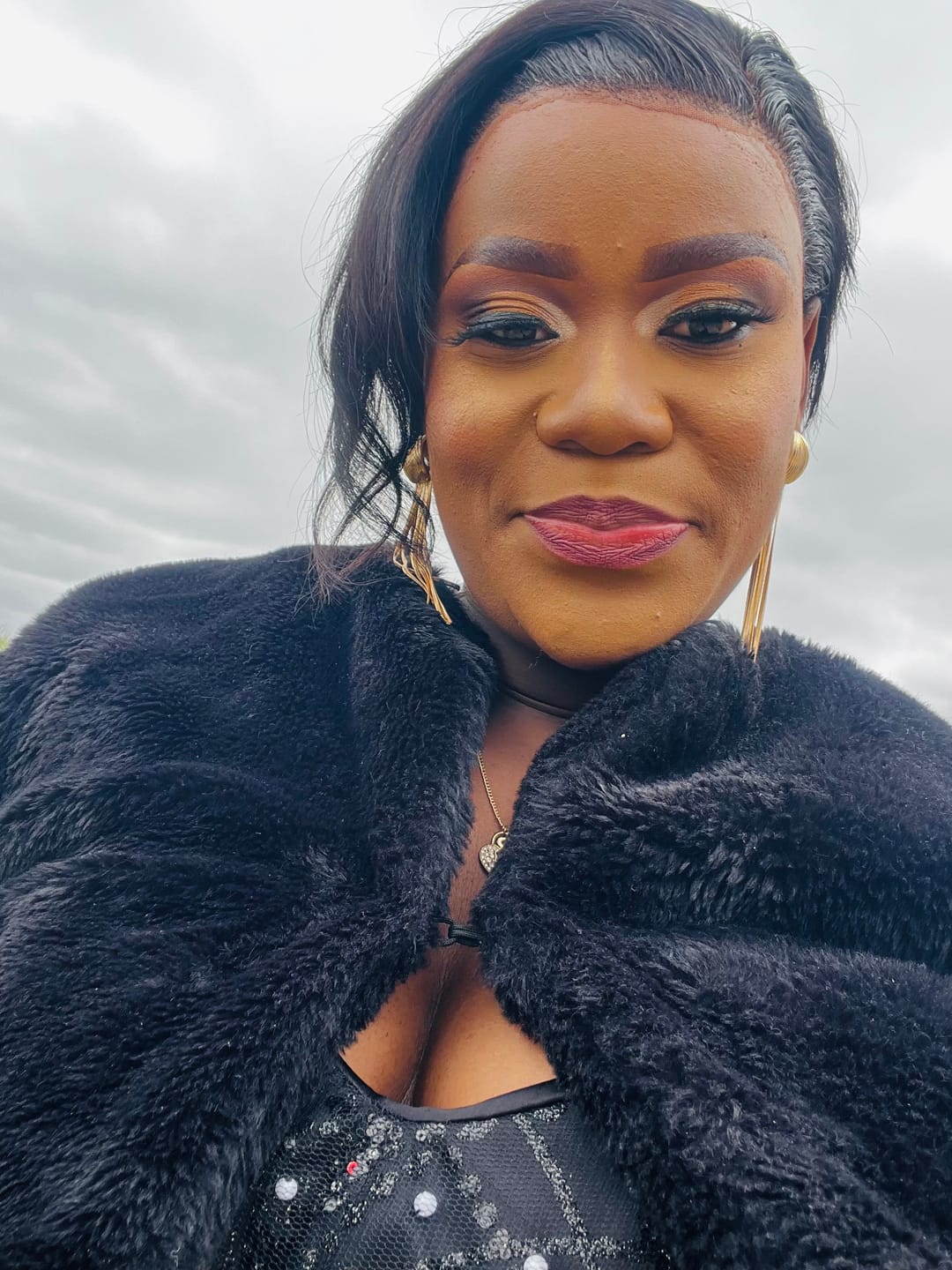 Customer photo review of Brazilian 13x4 Lace Frontal Wig Pixie Cut Col