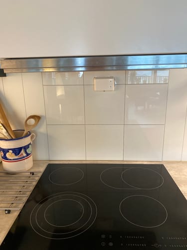 Kundeanmeldelse med bilde av Livia selvklebende veggfliser