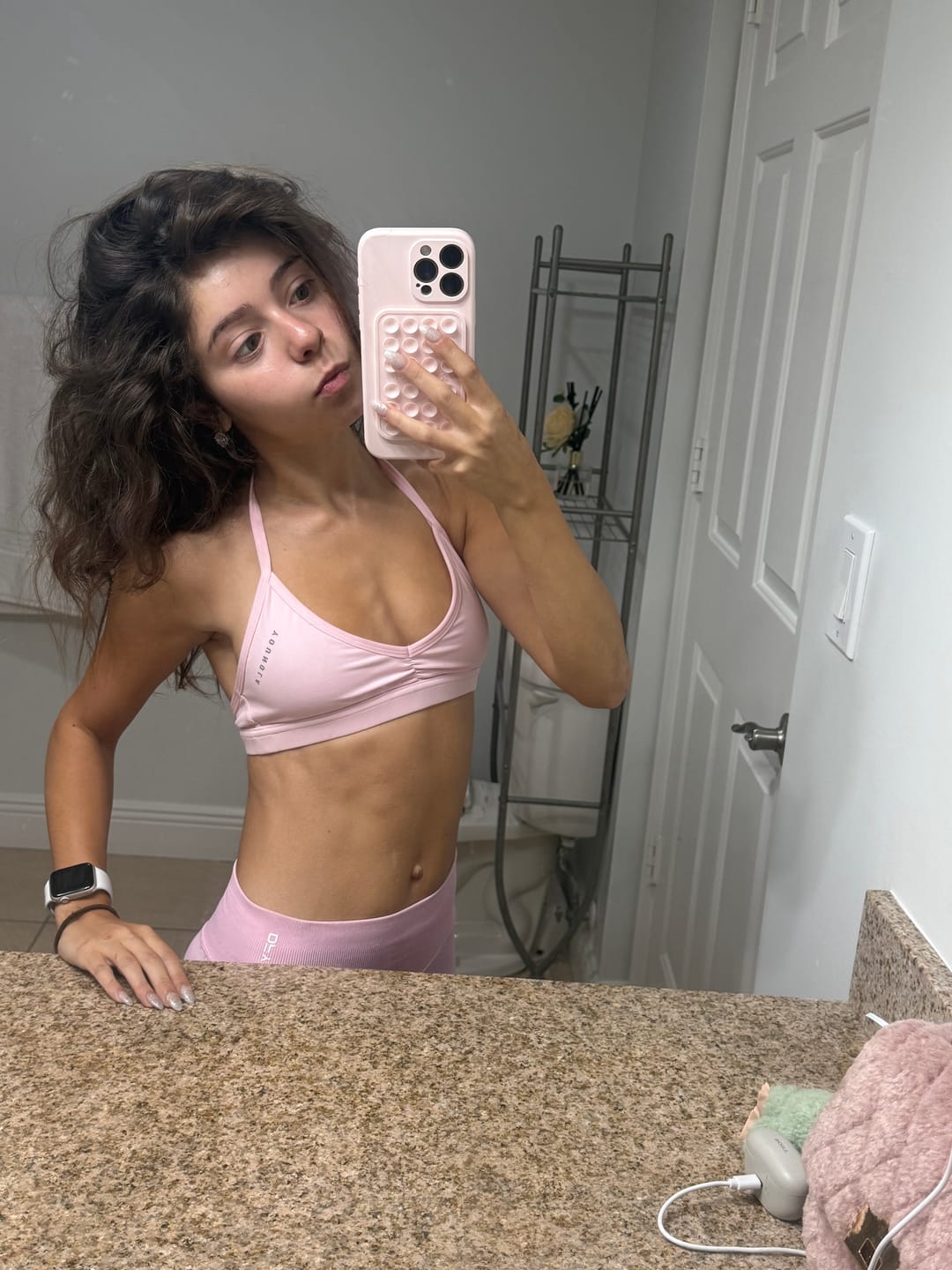Customer photo review of W335 URBAN V-NECK BRA Fall 24'