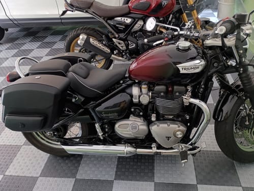 Customer photo review of 24L - Ironclad Quick-Mount Medium Triumph Bonneville Speedmaster Leather Wrapped Hard Saddlebags
