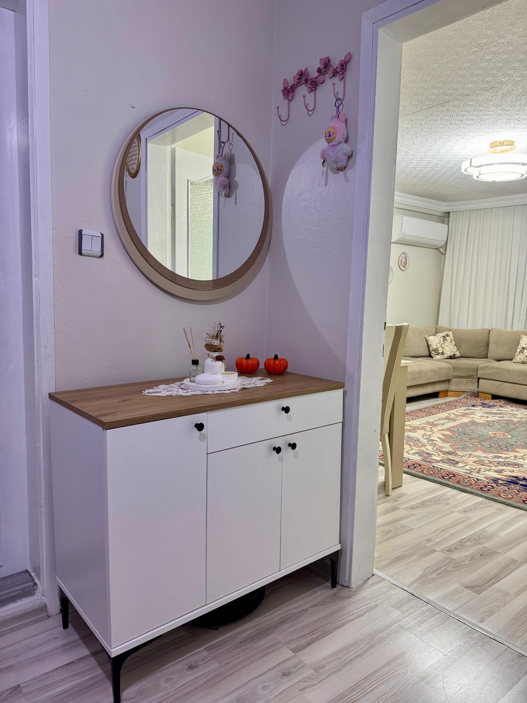 Customer photo review of Rani JE194 Kahve Köşesi Çok Amaçlı Dolap 3 Kapaklı 1 Çekmeceli Kiler Mutfak Dolabı Beyaz - Sepet Ceviz