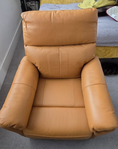 Customer photo review of Airsky Recliner Chair Top-Grain Leather Genuine Leather Ergonomic Armchair Sofa for Adults R1
