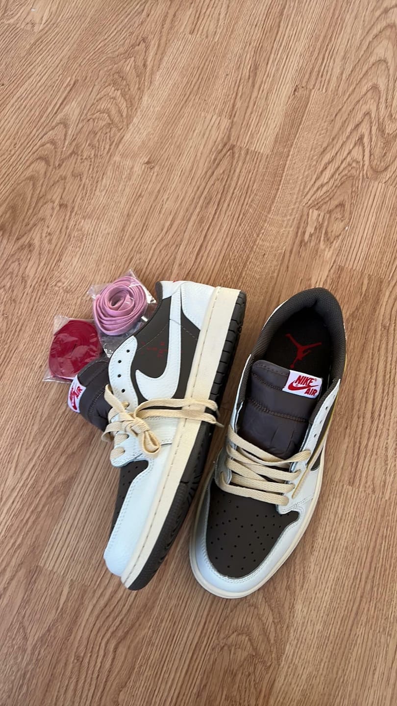 Customer photo review of JORDAN 1 Low - Travis Scott Reverse Mocha - Black Unisex Streetwear Limited Edition