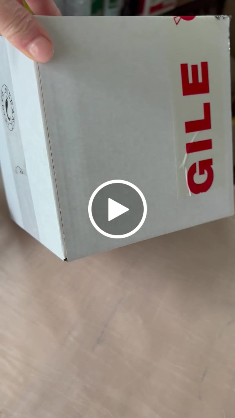 Customer video review of 165 x 165 x 165mm Regular White Mailing Box B149