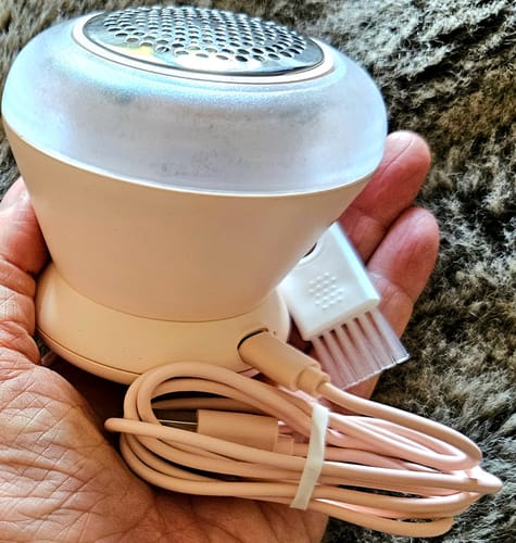 Customer photo review of Rechargeable Fabric Shaver