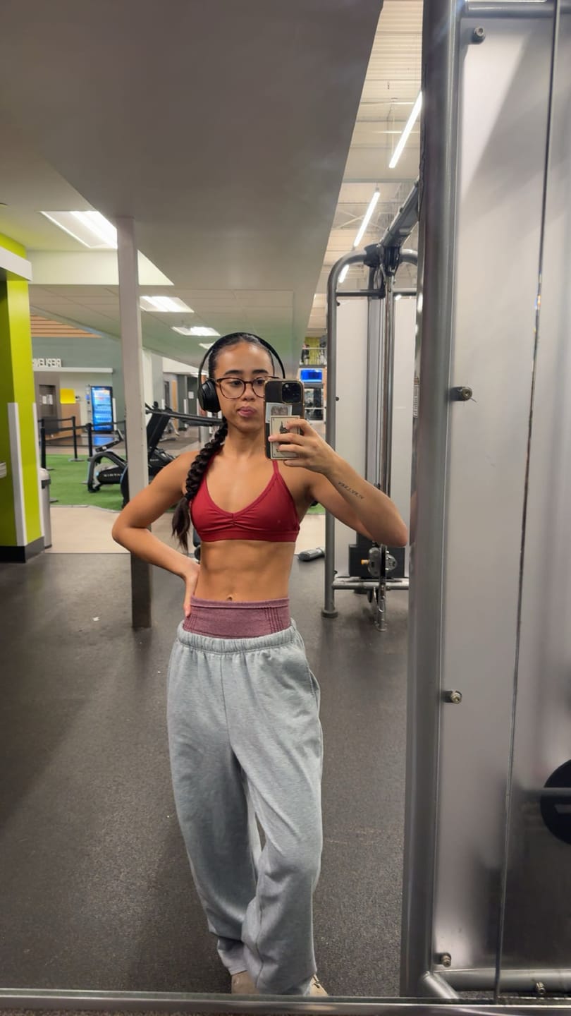 Customer photo review of W335 URBAN V-NECK BRA Fall 24'
