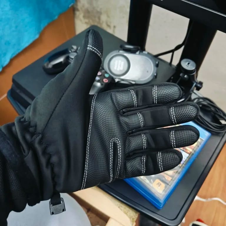 Customer photo review of Naturwide Winter Gloves – Waterproof, Windproof & Touchscreen-Compatible