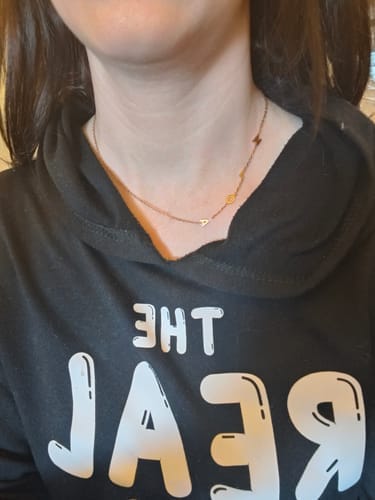 Customer photo review of Personalisierte Halskette mit seitlichem Initial