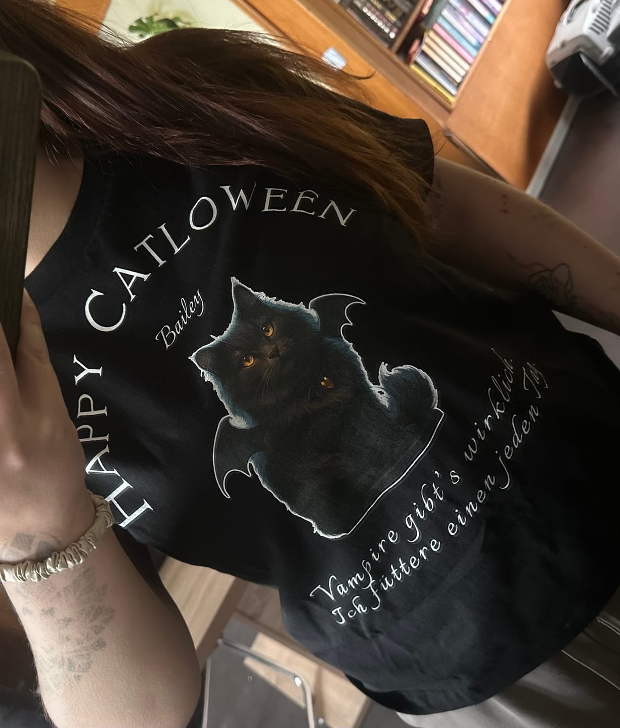 Customer photo review of T-Shirt Happy Catloween - Deine Katze als kleiner Vampir