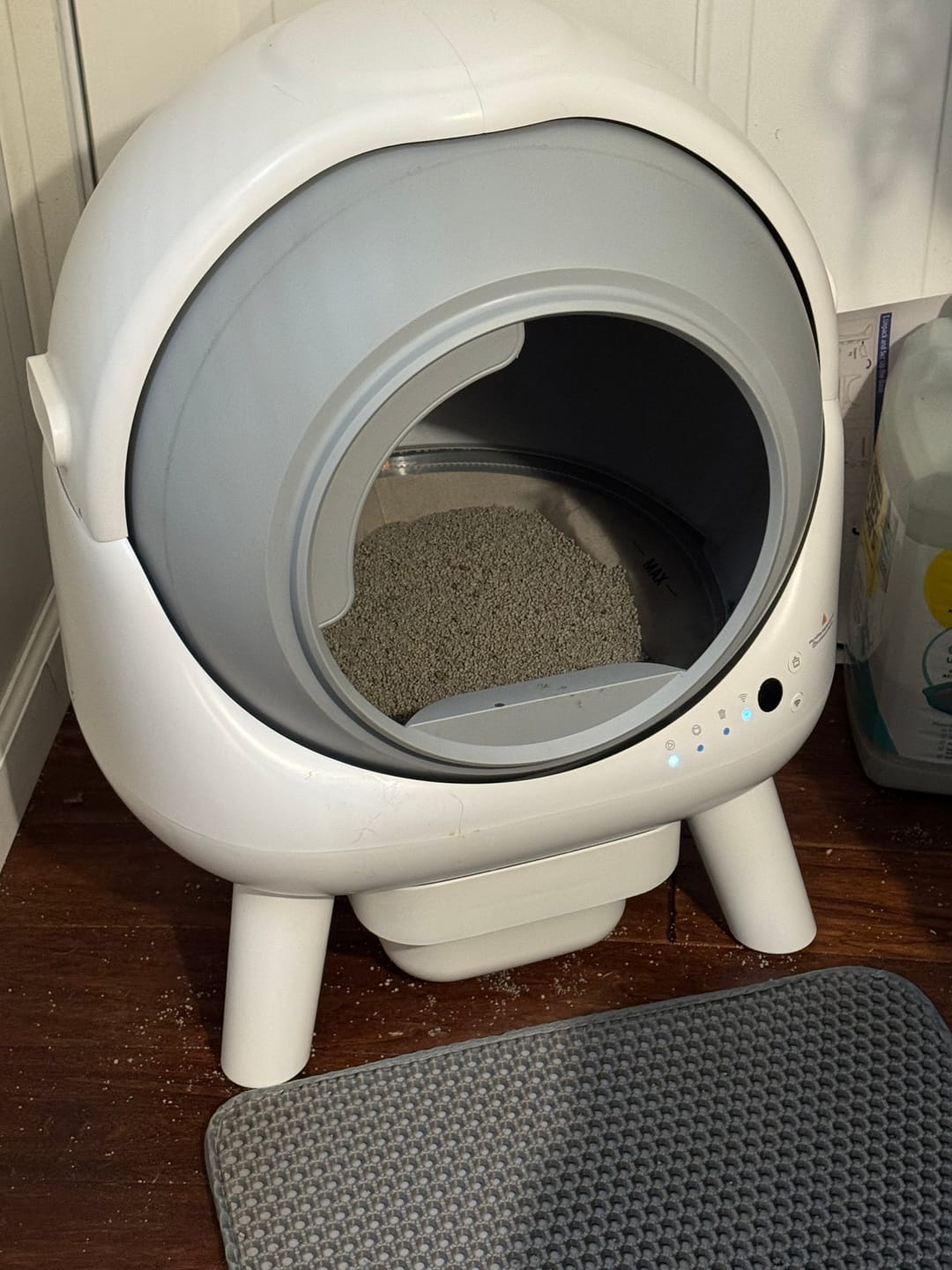 Customer photo review of [🎃Halloween Sale] Orbitie Automatic Cat Litter Box for Cats,Superior Odor Control & Whisper-Quiet