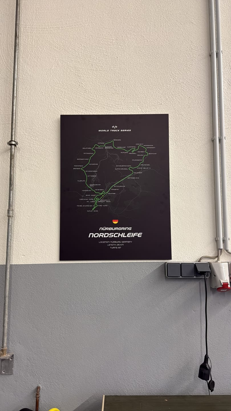 Customer photo review of Nürburgring Nordschleife - Individuelles Wandbild