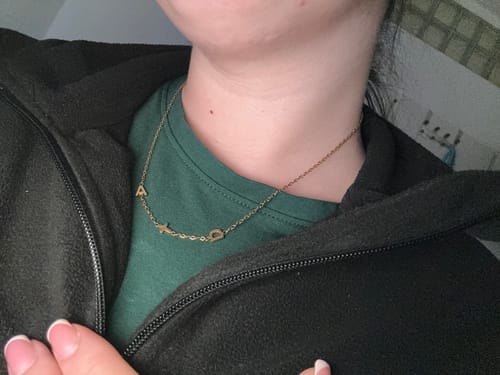 Customer photo review of Personalisierte Halskette mit seitlichem Initial