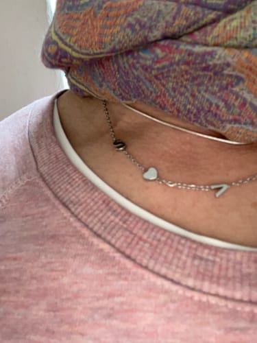 Customer photo review of Personalisierte Halskette mit seitlichem Initial