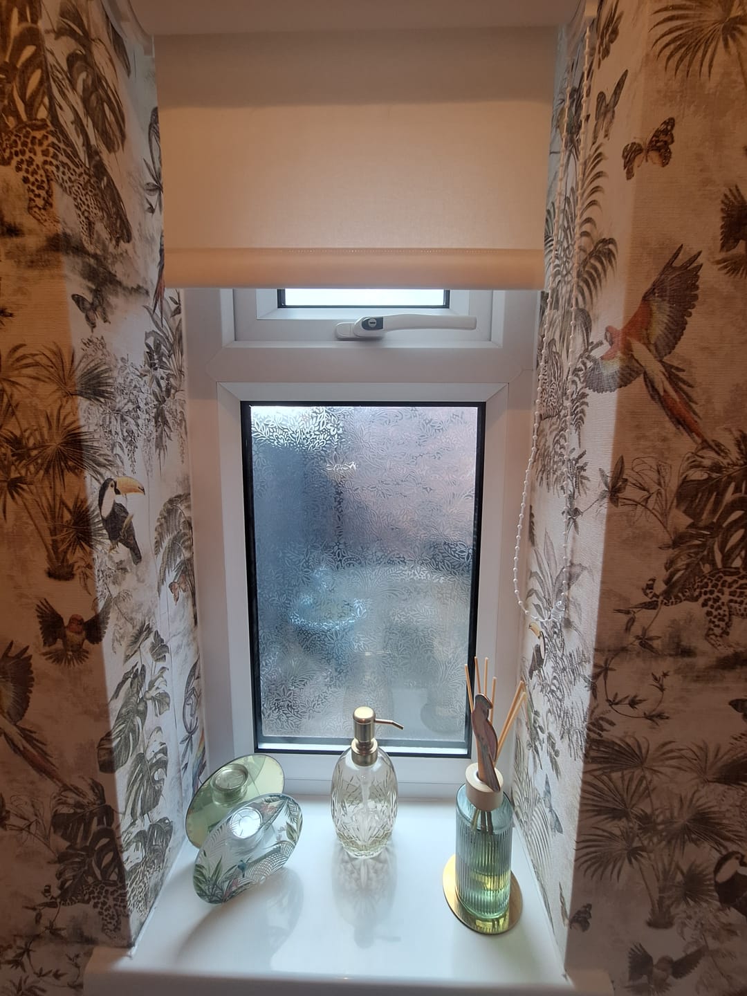 Customer photo review of Splash Oyster No Drill Roller Blinds