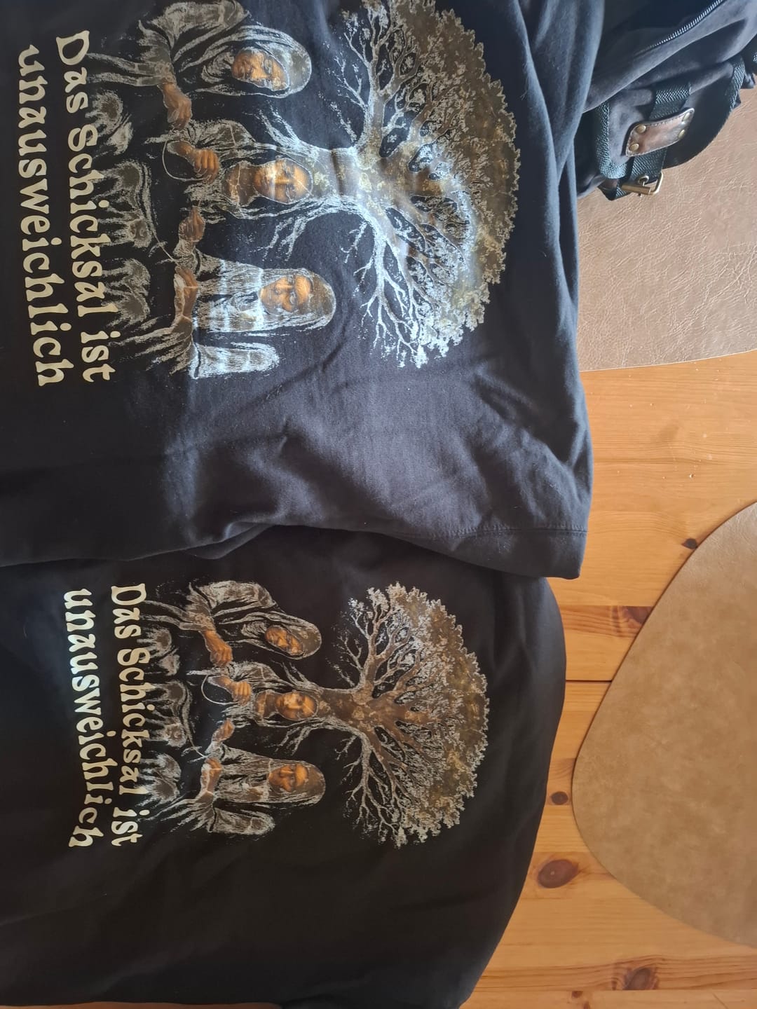 Customer photo review of Das Schicksal ist unausweichlich - Unisex Hoodie