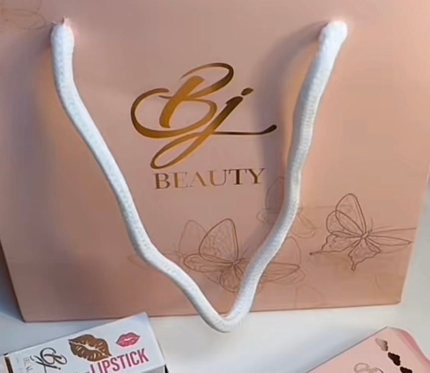 Customer photo review of Wooden Lipliner #1 LIMITLESS BROWN