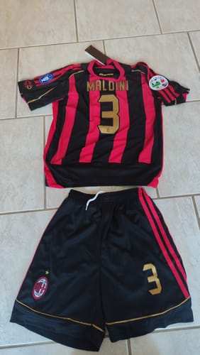 Customer photo review of Paolo Maldini AC Milan 2006 2007 Retro Kids Soccer Jersey Kinder Trikot Soccer Shirt