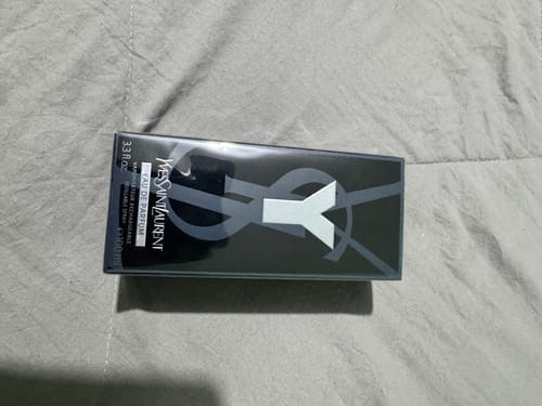 Reseña con foto de un cliente sobre Perfume YVES SAINT LAURENT Y EDP