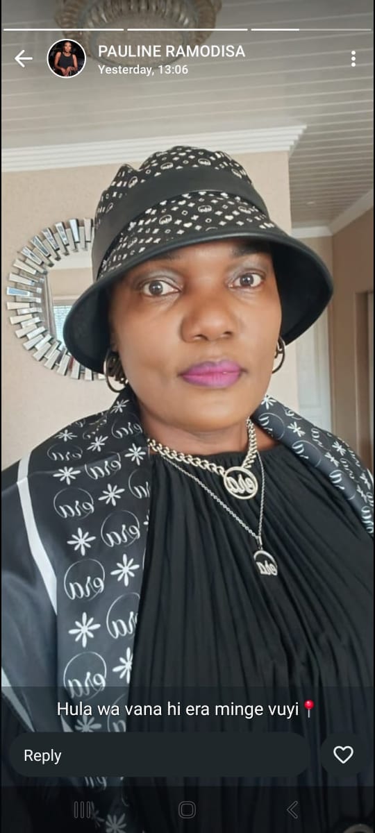 Customer photo review of Era Luxe Silver Choker
