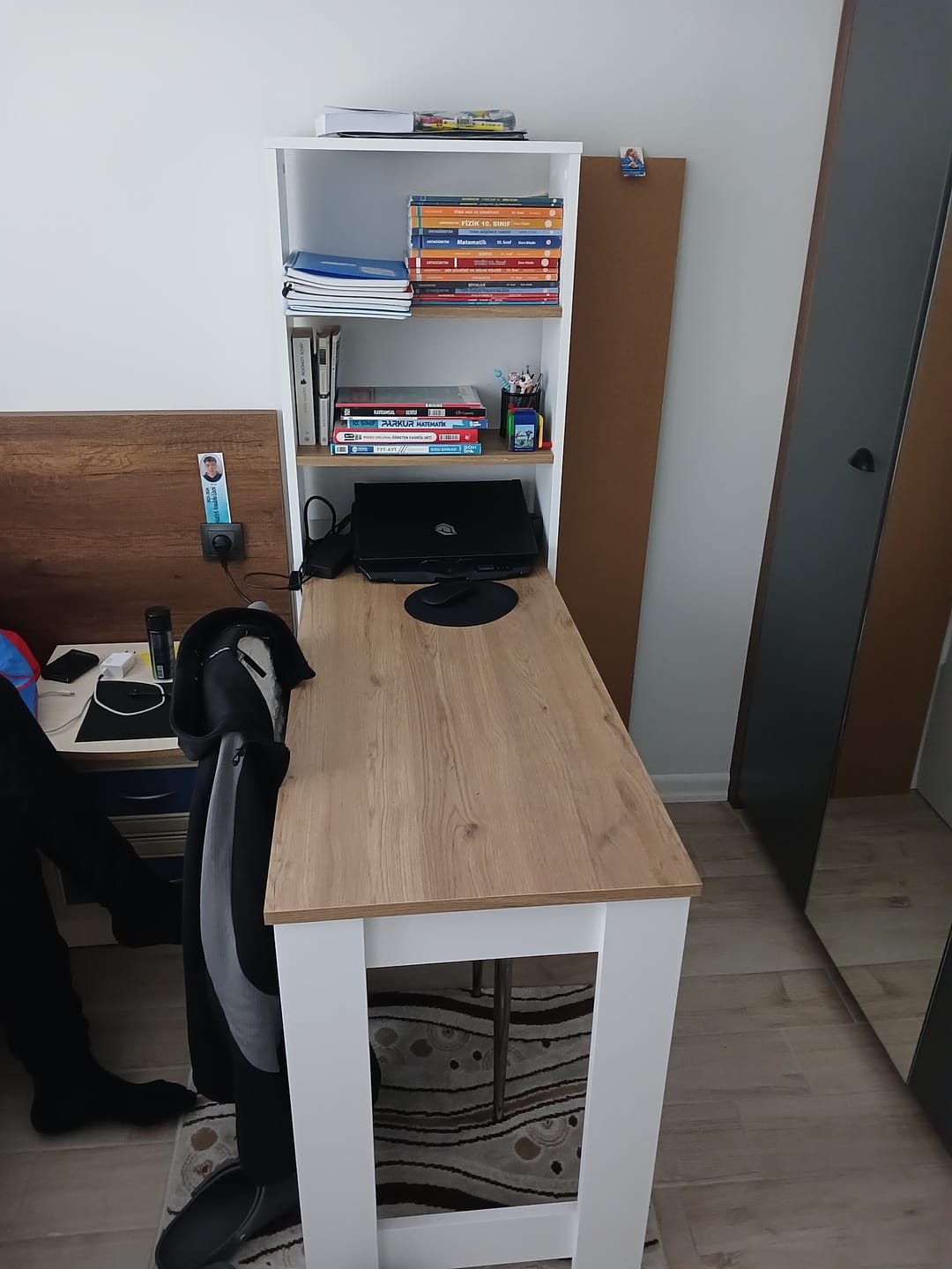 Customer photo review of Rani HA106 Raflı Çalışma Ofis Bilgisayar Masası Sepet Ceviz - Beyaz