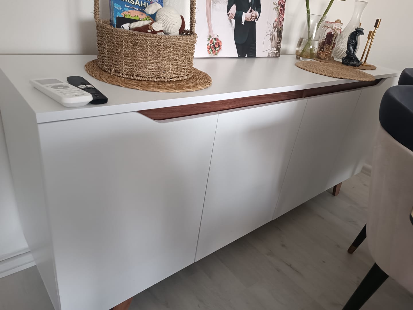 Customer photo review of Rani GD102 Modern Ayaklı Konsol Beyaz - Minyatür Ceviz