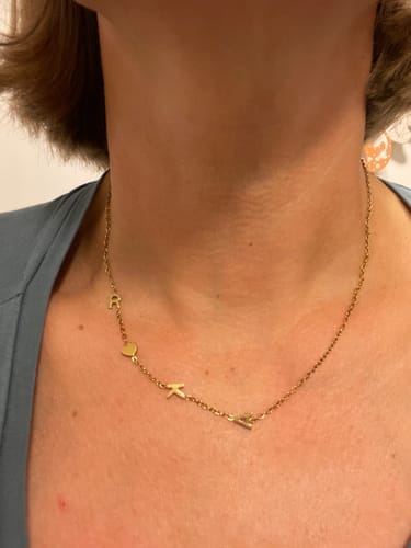 Customer photo review of Personalisierte Halskette mit seitlichem Initial