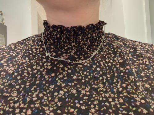 Customer photo review of Personalisierte Halskette mit seitlichem Initial