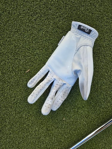 Customer photo review of Divots SureGrip Glove