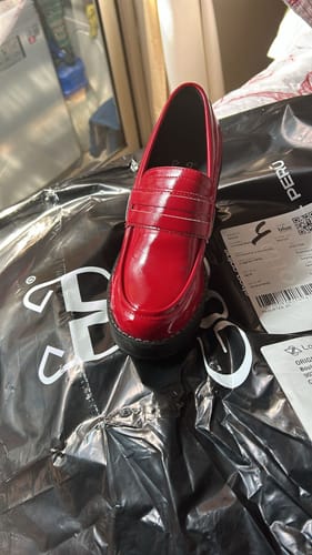 Customer photo review of Zapato Rojo Charol Mujer 13503
