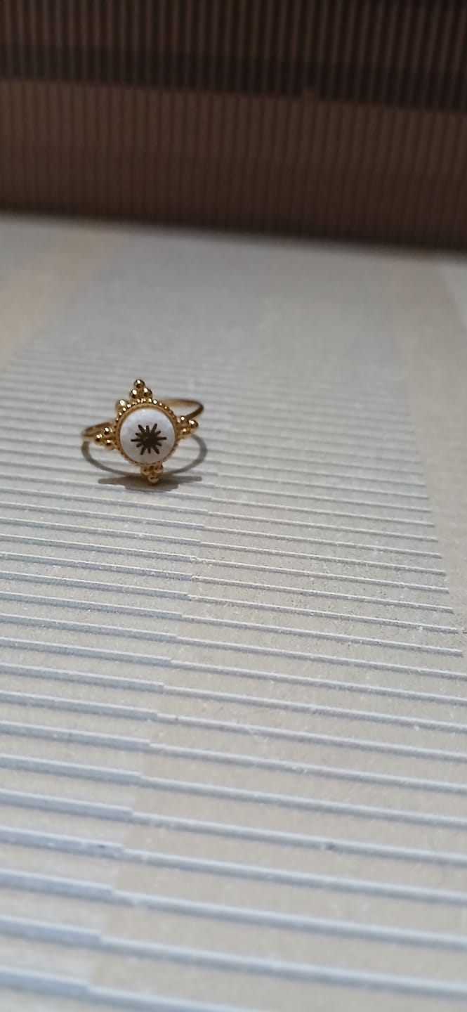 Customer photo review of Golden Snowflake Vintage Ring