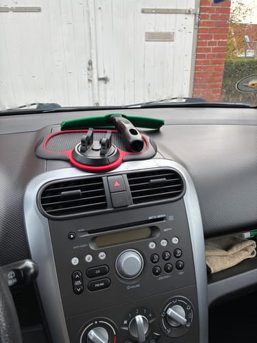 Customer photo review of Skridsikker telefonholder med måtte til bilen