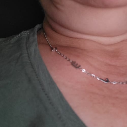 Customer photo review of Personalisierte Halskette mit seitlichem Initial